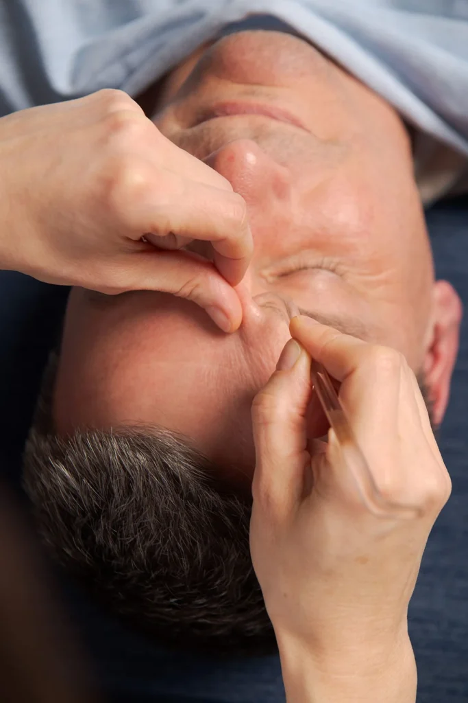 Cure Anti-stress & Sommeil Cure bien-être de réflexologie anti-stress et sommeil avec une séance de réflexologie facial. Huna