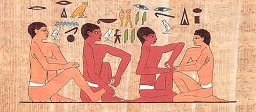 Fresques d’Ankhmahor illustrant des pratiques proches de la réflexologie Fresques d’Ankhmahor qui montrent des représentations de soins des pieds et des mains, suggérant des pratiques proches de la réflexologie.